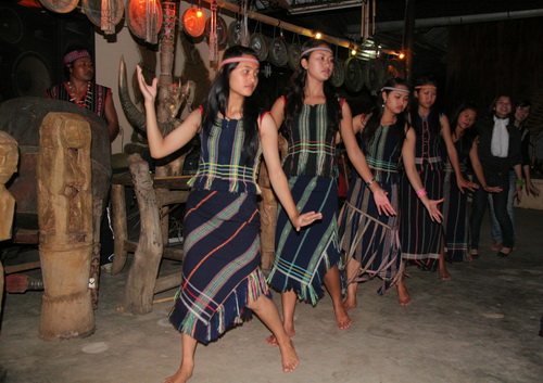 Giao lưu văn nghệ tăng đoàn kết trong các dịp lễ.