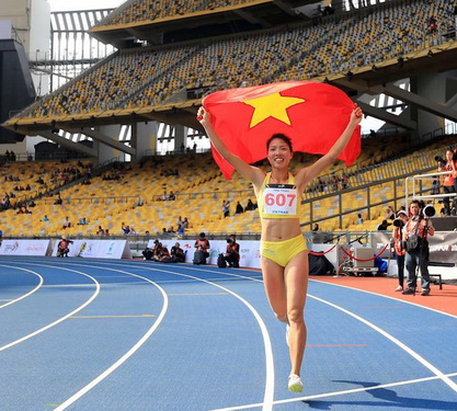 Niềm vui của Phương Thảo khi giành chiếc HCV đầu tiên ở Asiad Games cho điền kinh Việt Nam. Ảnh: Đức Cường Niềm vui của Phương Thảo khi giành chiếc HCV đầu tiên ở Asiad Games cho điền kinh Việt Nam. Ảnh: Đức Cường