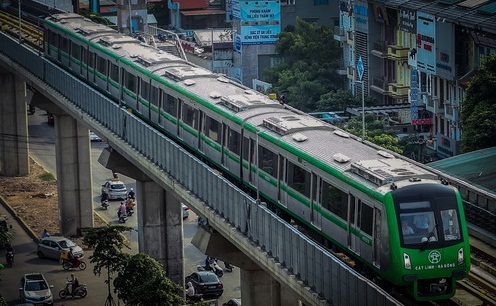 Đoàn tàu chạy thử nghiệm của tuyến đường mang số hiệu HN00304 xuất phát từ ga Cát Linh, chạy liên tục trên tuyến đường sắt có chiều dài hơn 13km.