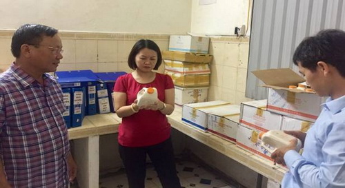 Lãnh đạo Cục ATTP kiểm tra hậu kiểm ATTP tại Hưng Yên.