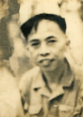 Bác sĩ quân y Nguyễn Quang Huy năm 1971 ở chiến trường miền Tây.