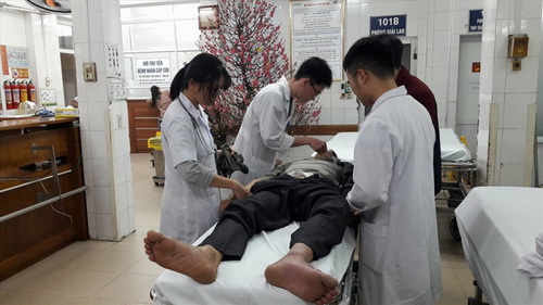 Cấp cứu bệnh nhân dịp Tết tại BV Việt Đức.