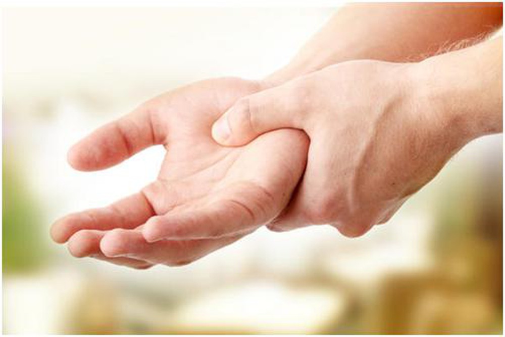 Run tay là dấu hiệu của bệnh gì?- Ảnh 3.
