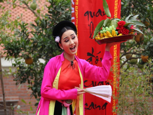 Không phải chỉ có ta mê, mà cả Tây cũng mê chèo Việt Nam. Không phải chỉ có ta mê, mà cả Tây cũng mê chèo Việt Nam.