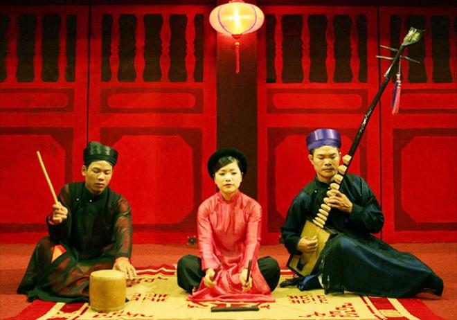 “Chuyện nhạc phố cổ“ lưu giữ nét văn hóa truyền thống Việt - những thứ quý hơn vàng. “Chuyện nhạc phố cổ“ lưu giữ nét văn hóa truyền thống Việt - những thứ quý hơn vàng.
