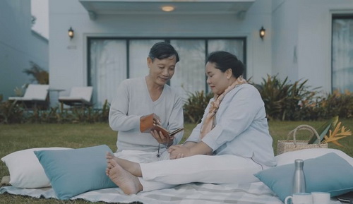 Khi chúng ta già - sản phẩm nhạc hình của ca sĩ Phạm Hồng Phước khi ra mắt “quên” ghi tên tác giả bài thơ cùng tên.