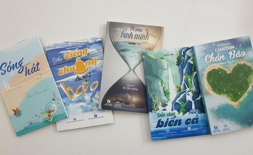 Bộ sách Biển đảo 2019 của 5 tác giả trẻ tại TP.HCM vừa đến với bạn đọc cả nước. Bộ sách Biển đảo 2019 của 5 tác giả trẻ tại TP.HCM vừa đến với bạn đọc cả nước.