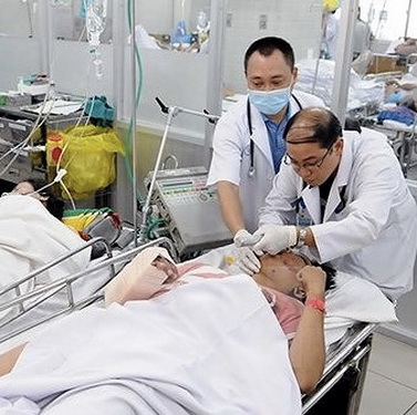 Cấp cứu cho bệnh nhân. Ảnh minh họa