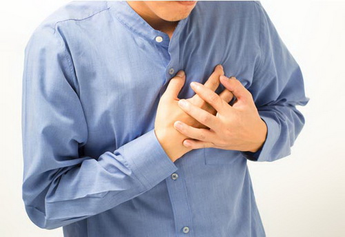 Đau ngực có thể cảnh báo bệnh tim.