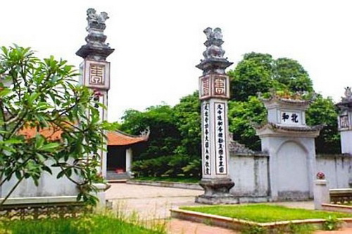 Với Trần Thủ Độ, để cất nhắc bất cứ một chức sắc gì thì cũng phải có tài tương ứng với công việc được trao. Quan điểm đó là đúng đắn và đến bây giờ vẫn là một bài học có ý nghĩa thời sự. (Ảnh: Đền thờ Trần Thủ Độ ở Nam Định).