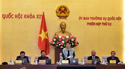 Chủ tịch Quốc hội Nguyễn Thị Kim Ngân phát biểu tại phiên họp.