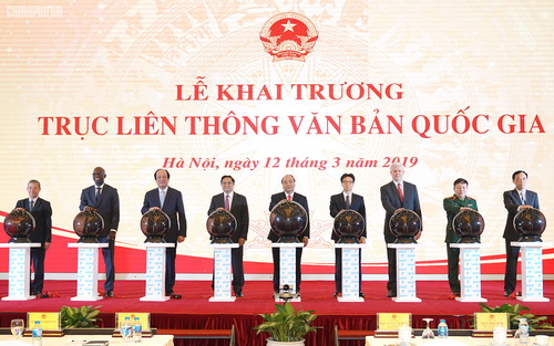 Thủ tướng Chính phủ Nguyễn Xuân Phúc dự Lễ khai trương Trục liên thông văn bản Quốc gia.