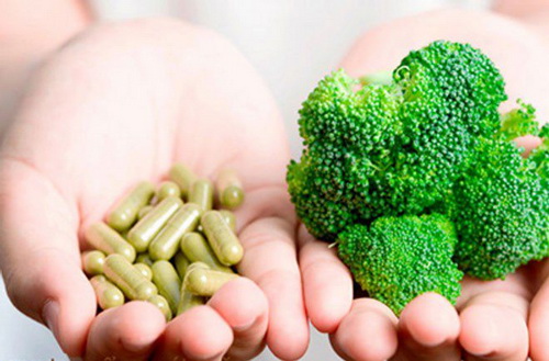 Thực phẩm giàu vitamin K như bông cải xoăn sẽ làm bất hoạt thuốc chống đông máu.