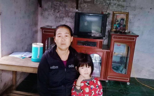 Bà Bảo bị đánh vì nghi bắt cóc trẻ em dù chỉ cho bé qua đường ăn cơm cùng.