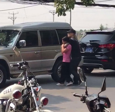 Đối tượng Trần Đức Anh (SN 1994, trú tại Ba Đình, Hà Nội) trong cơn “ngáo” đá đã bắt giữ một nữ điều dưỡng thuộc Bệnh viện Tâm thần Trung ương 1.