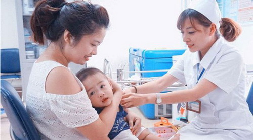 Tiêm vắc-xin là cách phòng ngừa hữu hiệu bệnh do phế cầu khuẩn.