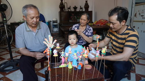 Làng nghề tò he Xuân La, xã Phượng Dực (huyện Phú Xuyên, Hà Nội) đậm giá trị truyền thống và cha truyền con nối.