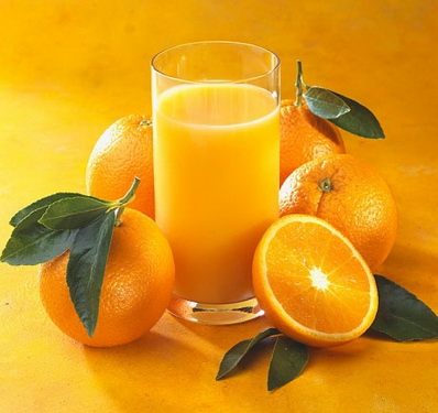 Nước cam ép có chứa nhiều axít, có thể gây đau bụng, tiêu chảy ở những người đau dạ dày.