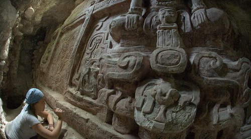 Trang trí đá độc đáo của người Maya.