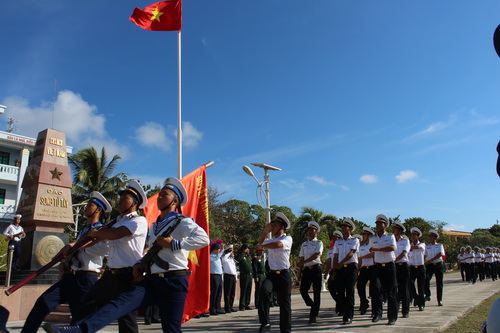 Lễ diễu binh tại đảo Song Tử Tây lan tỏa nhiều cảm xúc đến mọi người.