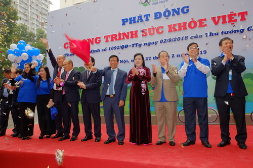 Bộ trưởng Nguyễn Thị Kim Tiến và các đại biểu tại Lễ phát động Chương trình Sức khỏe Việt Nam.              Ảnh: Trần Minh
