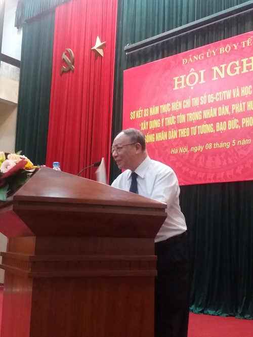 Gs. Hoàng Chí Bảo truyền đạt về Hồ Chí Minh tại Hội nghị