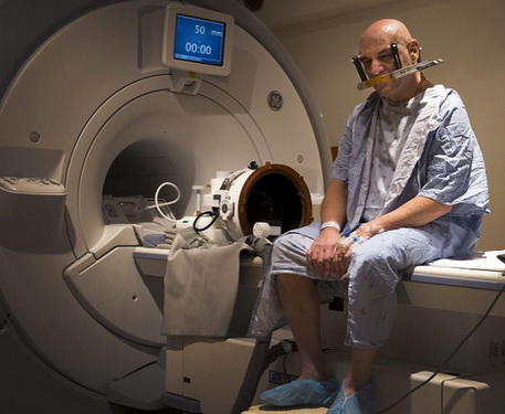 Dùng sóng siêu âm trị Parkinson.