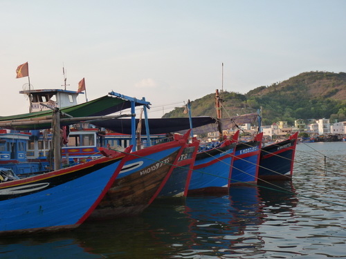 Dầu tăng giá, nhân công tăng, nhiều tàu công suất lớn phải nằm bờ.