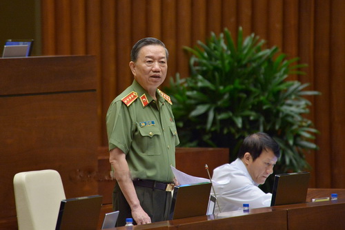 Bộ trưởng Bộ Công an Tô Lâm trả lời chất vấn trước Quốc hội.
