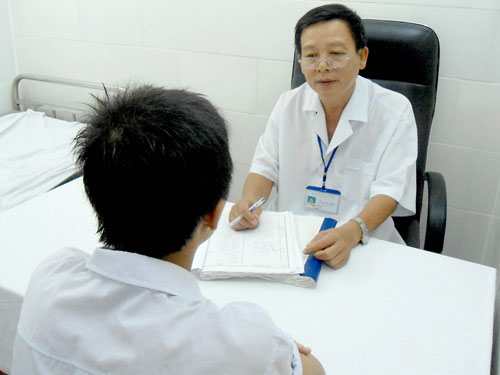Cần đưa trẻ đi thăm khám và tư vấn kịp thời nếu có những biểu hiện trầm cảm.