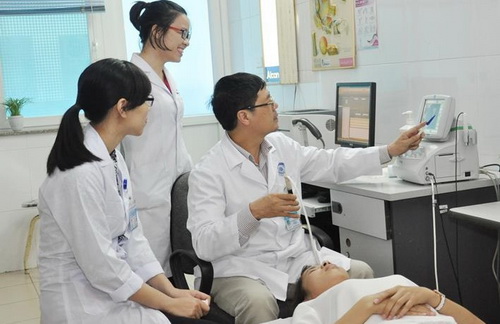 Khi thấy bất thường ở mắt cần đến cơ sở y tế để được khám và kiểm tra.