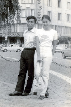 Trần Đăng Khoa và Hoàng Thu Hà chụp năm 1979.