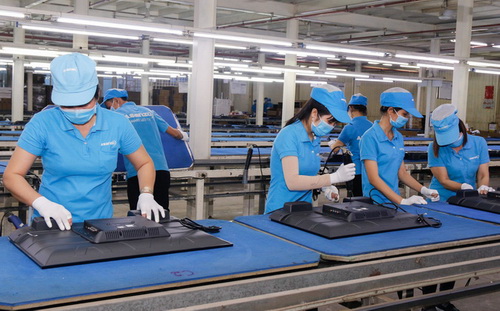 Du nhập đến hơn 70% linh kiện và lắp ráp đơn giản, Asanzo vẫn cho rằng tivi của mình là hàng... made in Việt Nam là rất khó chấp nhận.