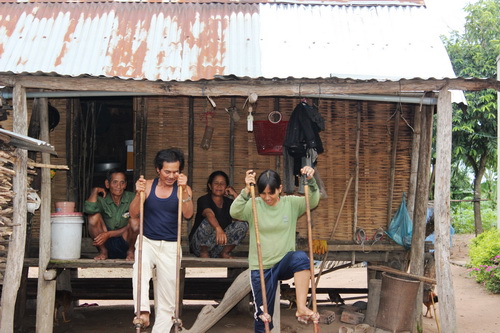 Xây dựng gia đình yêu thương nhiều, đẻ ít là mục tiêu của nhiều buôn làng Tây Nguyên.