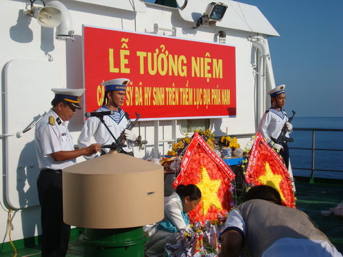 Lễ tưởng niệm các chiến sĩ đã hy sinh trên thềm lục địa phía Nam Tổ quốc.
