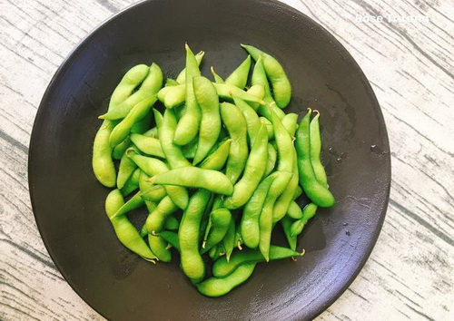 Đậu tương tươi luộc - món ăn nhẹ ngon và giàu protein. Đậu tương tươi luộc - món ăn nhẹ ngon và giàu protein.