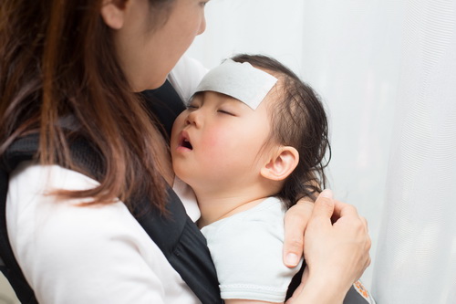 Khi bệnh nhân sốt cao cần được đưa đến bệnh viện để cấp cứu kịp thời.