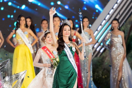 Lương Thùy Linh được cho là xứng đáng, vừa chiến thắng cuộc thi Hoa hậu thế giới Việt Nam 2019 chứ không mua giải như lời đồn đoán trên mạng xã hội. Lương Thùy Linh được cho là xứng đáng, vừa chiến thắng cuộc thi Hoa hậu thế giới Việt Nam 2019 chứ không mua giải như lời đồn đoán trên mạng xã hội.