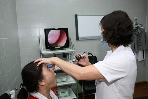 Có nên tự ý dùng thuốc trị viêm mũi dị ứng trong thai kỳ?