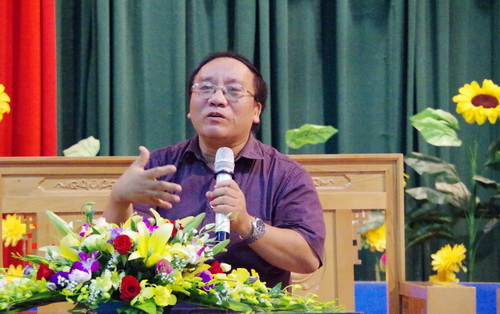 Nhà thơ Trần Đăng Khoa.