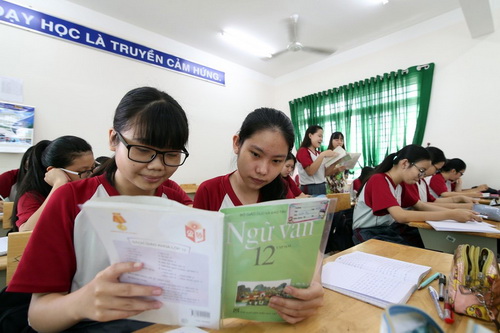 Cách học văn hay dạy văn cho các em rõ ràng là  phải thay đổi... (Nhà thơ Trần Đăng Khoa).
