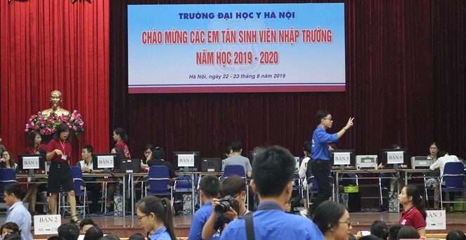Tân sinh viên Trường đại học Y Hà Nội nhập học năm học 2019 - 2020.