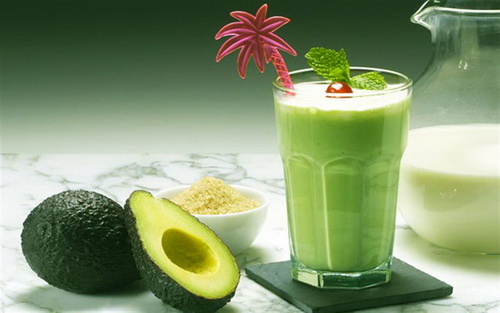 Trong trái bơ có rất nhiều vitamin B và vitamin E, công cụ chống lão hóa da vô cùng đắc lực.