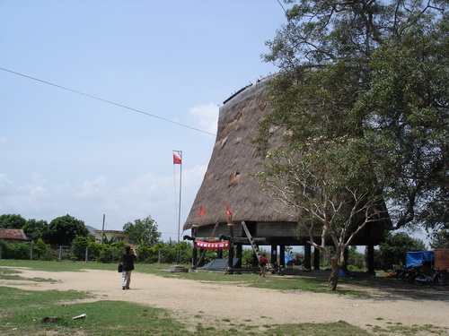 Nhà sàn Tây Nguyên.