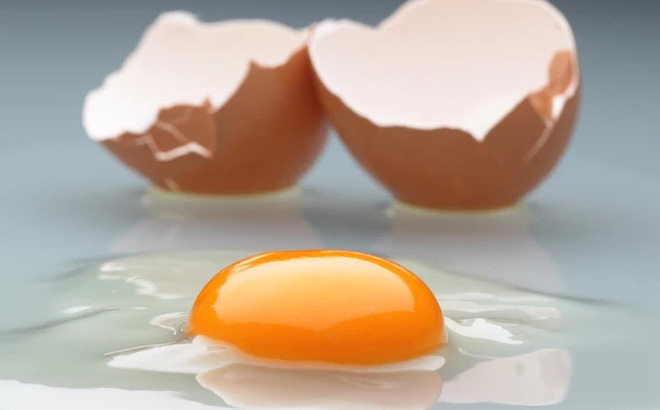 Ăn trứng sống tăng nguy cơ ngộ độc