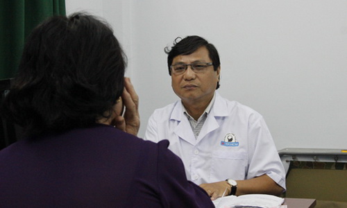 Các bác sĩ chuyên khoa tâm thần luôn chia sẻ động viên người bệnh. Các bác sĩ chuyên khoa tâm thần luôn chia sẻ động viên người bệnh.