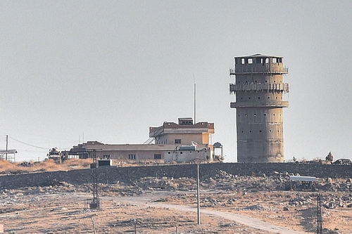 Quang cảnh hoang tàn ở vùng biên giới Thổ Nhĩ Kỳ - Syria sau các cuộc tấn công trực diện của Ankara.