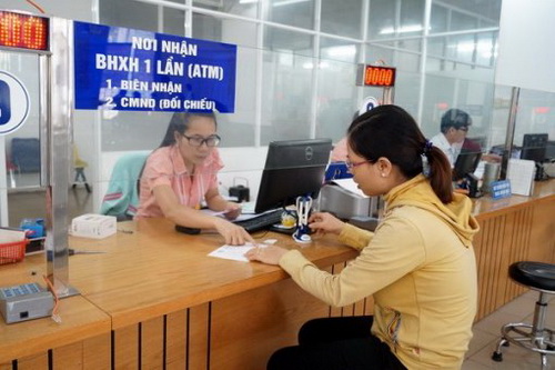 Nhiều quyền lợi của người lao động sẽ bị ảnh hưởng nếu nhận BHXH một lần.