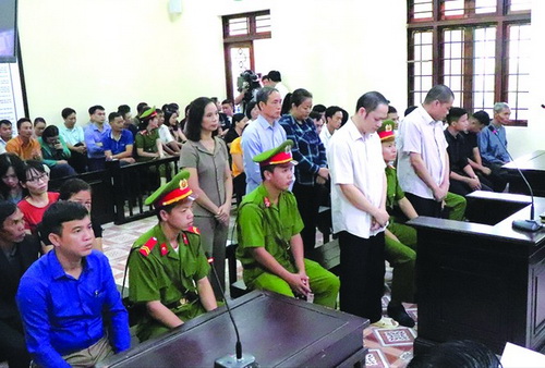 Toàn cảnh phiên toà.