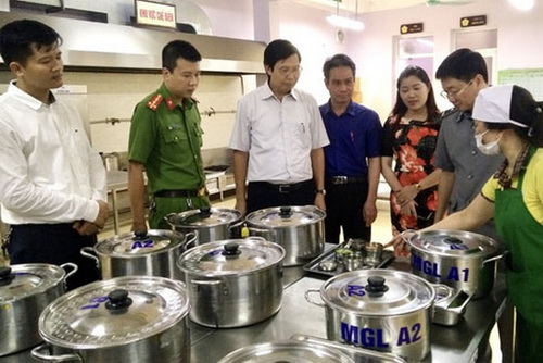 Đã có nhiều đoàn kiểm tra của Hà Nội tiến hành thanh kiểm tra về công tác ATTP tại cơ sở. Đã có nhiều đoàn kiểm tra của Hà Nội tiến hành thanh kiểm tra về công tác ATTP tại cơ sở.